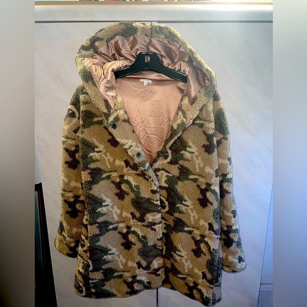 Camo Jacket 🧥 “En Crème“ Size L